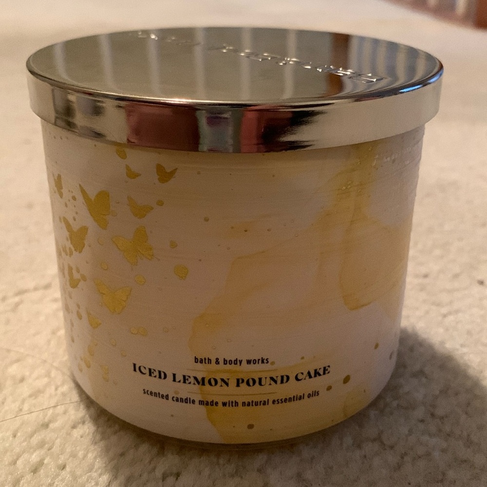 Bath & Body Works Iced Lemon Poundcake candle (2022) 🍋
